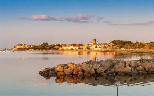 宁静的湖泊唯美高清桌面壁纸