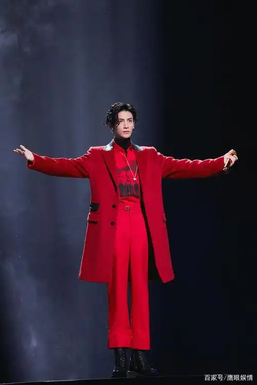 《蜜糖》大火,罗云熙终于突破古装束缚了