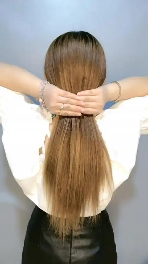 今天给大家分享新款高马尾编发教程,非常简单时尚