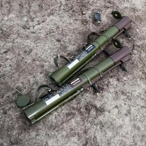 at4火箭筒是一种瑞典制造的单人用途反坦克武器,由于其强大的威力和