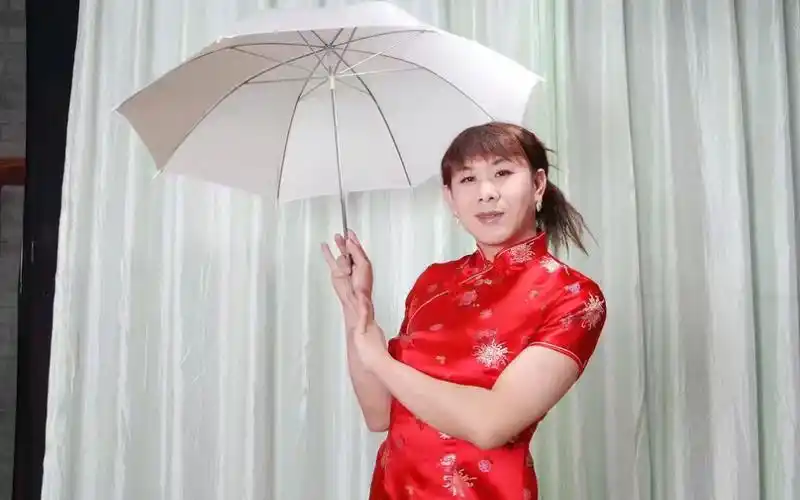 男扮女装宇琪穿旗袍的自拍_哔哩哔哩_bilibili