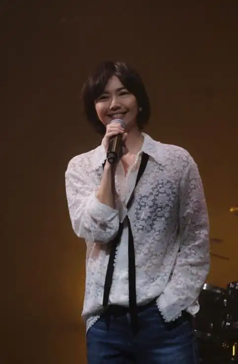 孙燕姿出道21年直播唱哭一大片