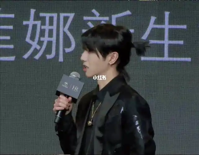 昨天新鲜的华晨宇这个小揪揪是小王子啊awsl