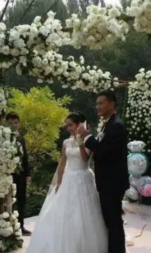 十多年后再看何洁释小龙,一个身家过亿,一个证明郭德纲没说错