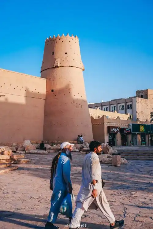 沙特阿拉伯首都利雅得这座城市既有现代大都市  同样也保留了古城区域