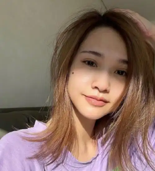 李荣浩陪老婆回娘家,获岳母盛情款待,杨丞琳直呼幸福却害怕吃胖