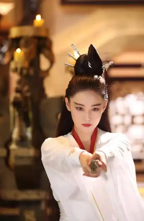 从黑料女星到荣誉军嫂,张馨予经历了什么,是如何做到一嫁改命的_军人