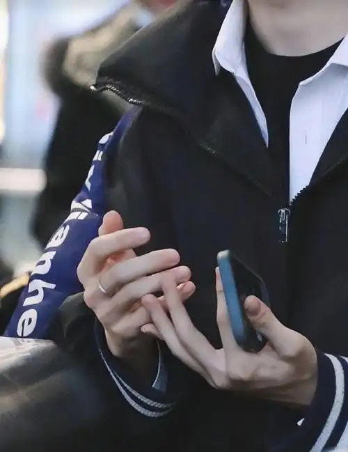 马嘉祺这个手真的很犯规 白白香香软软 还有青筋0101#马嘉祺晒弹