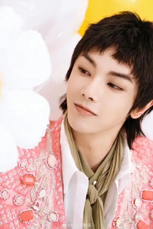 祝华晨宇0207生日快乐