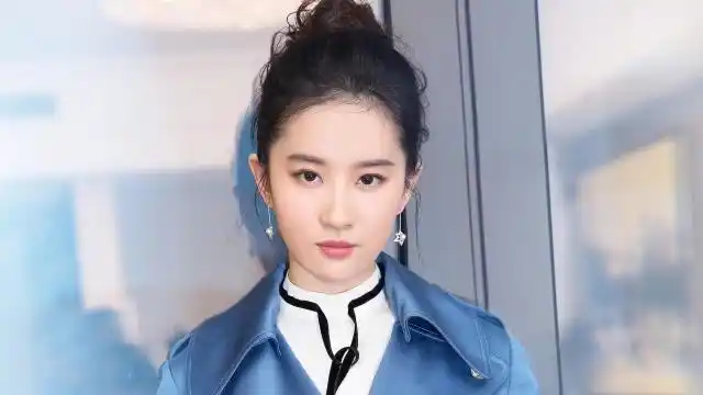 有种"整容"叫刘亦菲死亡芭比粉发色,天仙变妖灵,美出了新高度