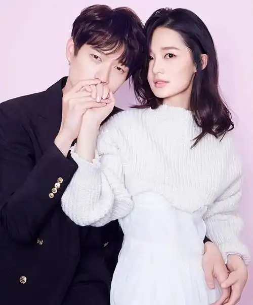 "笨蛋美人"李沁:与杨洋十指紧扣,遭王大陆魏大勋揩油却不反抗_节目