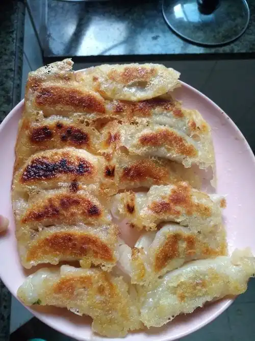 手机用户1088_s7tg做的早餐来一锅香脆的生煎饺子