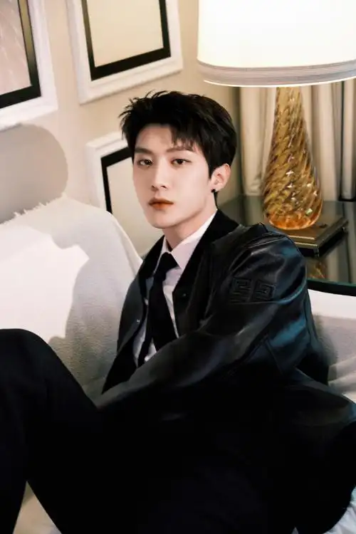 范丞丞超话#腾讯视频星光大赏#用潮流和时尚装点星光之夜,@范丞丞adam