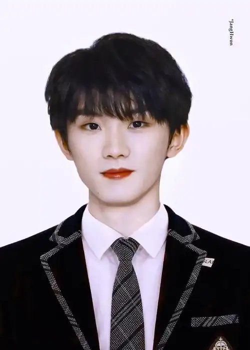 tnt时代少年团证件照 照片 无水印