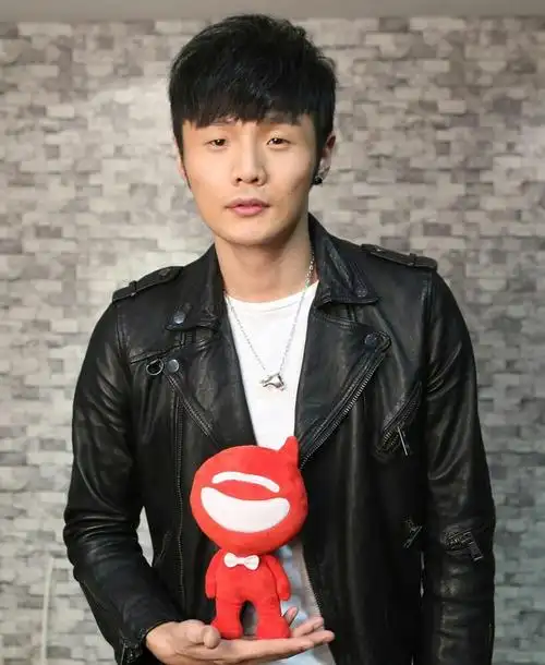 李荣浩演唱会强吻杨丞琳 谢谢我女朋友_哔哩哔哩_bilibili