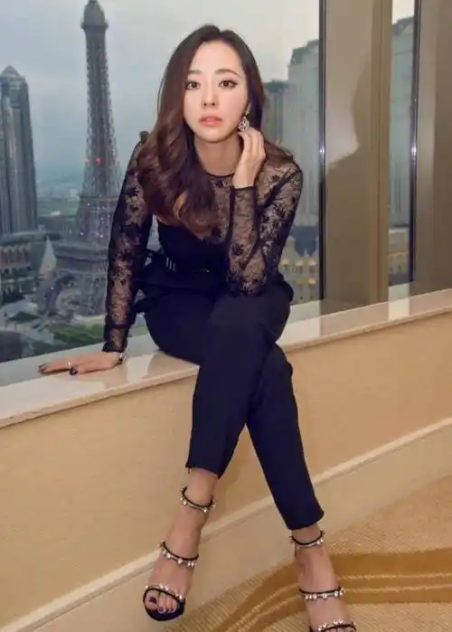 张靓颖:任正非8千万请她唱歌,她却情迷冯轲,最后爱情事业两失_女儿_张