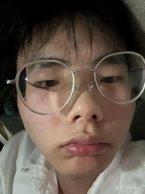 有没有长得丑的男生照片分享一下.我想知道什么样算丑 ?