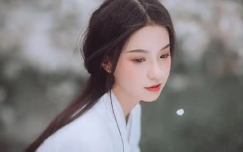 仙气飘飘白衣古代美女桃花林唯美写真