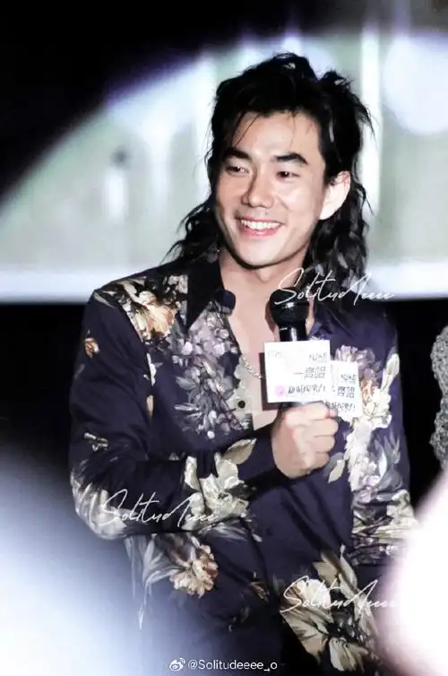 任贤齐超话9090我真的太爱长发了!