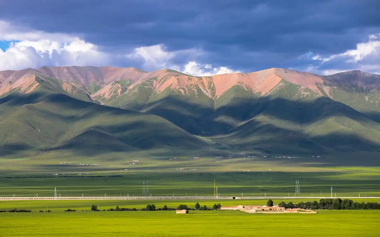 一望无际的绿色大草原唯美风景图片桌面壁纸高清大图预览1920x1200