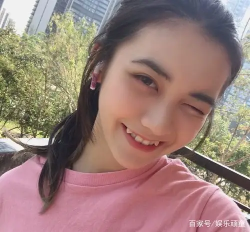 这些网红小姐姐都有同款"小虎牙",关键是长得都很好看!