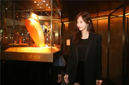 时尚宠儿唐嫣压轴亮相国际品牌发布会 御姐甜美切换自如