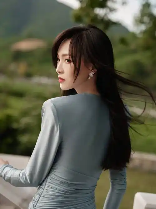 唐嫣最新写真,一袭浅蓝色连衣裙,俏脸清纯可人-爱读书