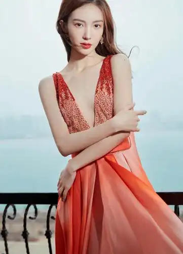 昨天,出席2021爱奇艺"为爱尖叫"晚会的@金晨 ……_高清图集_新浪网