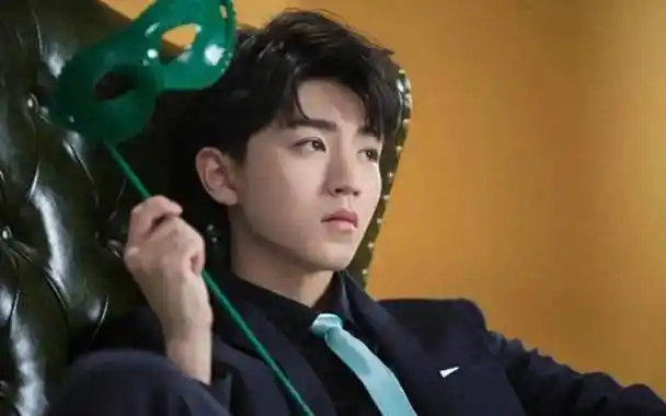 1999年9月21日,王俊凯在重庆出生,这个普通家庭的孩