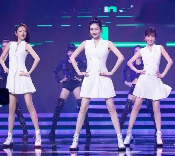 江疏影生日当天跳热舞,御姐范十足,满屏都是大长腿!