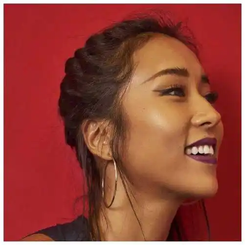 原创吉克隽逸真的是一路黑到底涂个口红都是暗黑系吊裙也是狂野黑