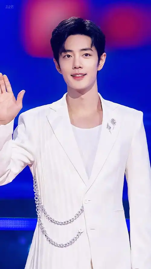 肖战白马王子造型