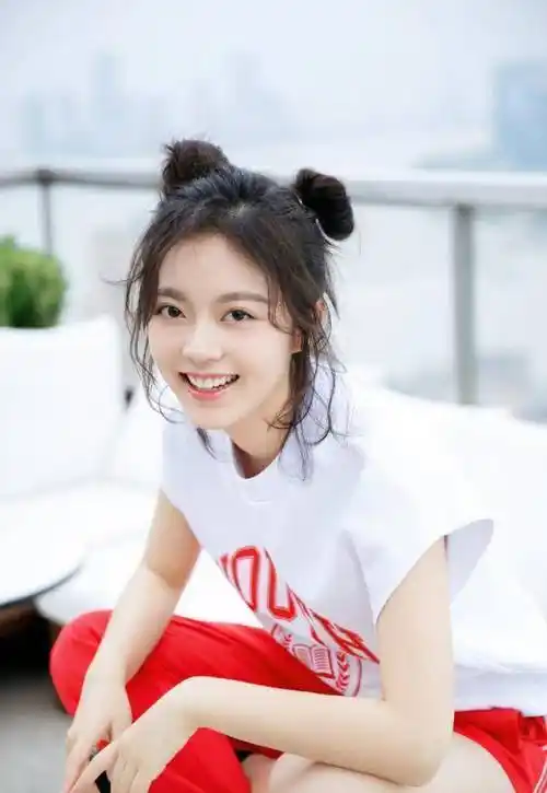 赵今麦大胆挑战"左长裤,右光腿",本以为会很丑,结果却a翻全场_造型_裤