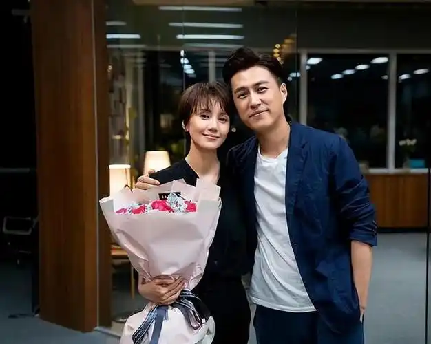 低调多年靳东妻子原来是我们熟悉的女演员难怪一直0绯闻