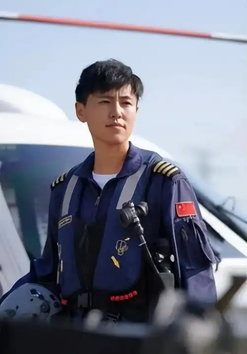 中国最帅女机长宋寅海上安全飞行3150小时人民的海上守护神