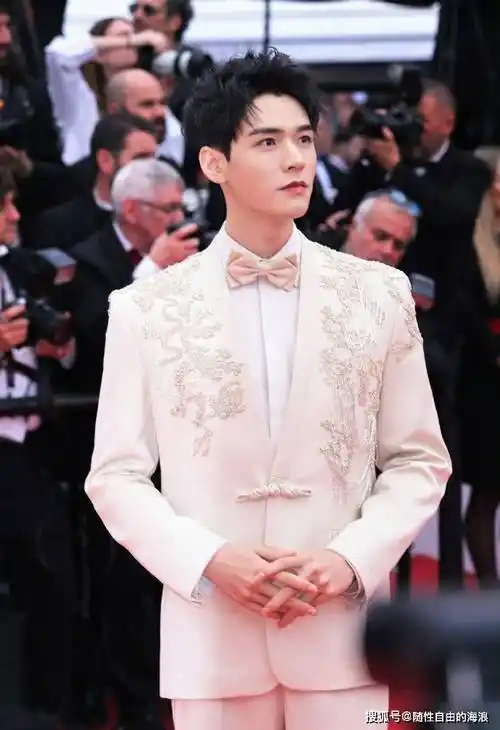 龚俊李现戛纳红毯造型看看两位的状态如何