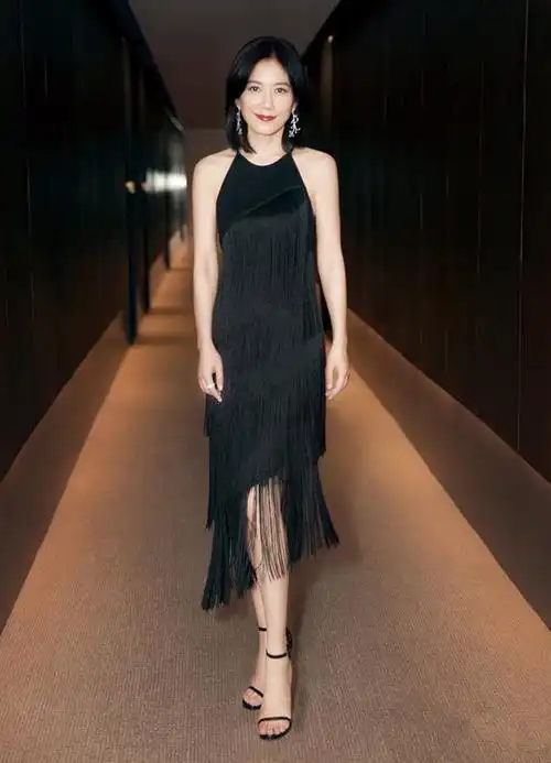 俞飞鸿杂志大片出炉干练优雅并存成熟御姐气质属实难挡