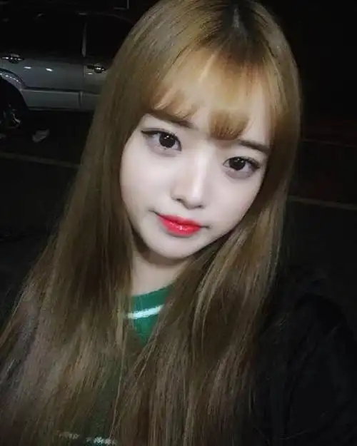 圆脸,空气刘海,长发