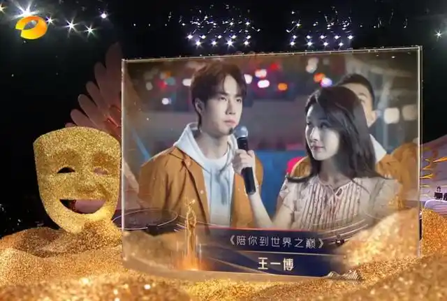 金鹰颁奖礼高清镜头下的明星:宋茜脸上现奇怪凹痕,李易峰微发福