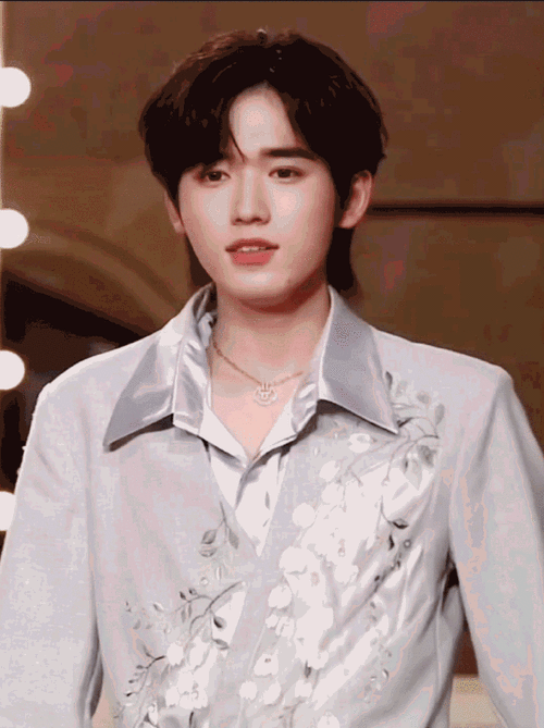 上一整个礼拜班的班味都被宋亚轩治好了0599我谢谢0599  #gq