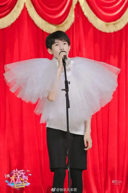 [tfboys][新闻]170602 王源《快本》演绎时尚穿搭 原来裙子还可以这么