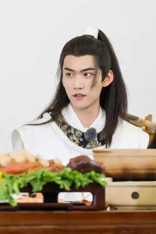 周柯宇古装扮相又来了这次cos的是杨康你觉得像吗