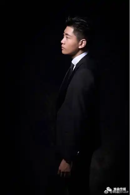 雅森歌神韩毅顺利挺进快乐男声天津赛区前50强,明日下午天津南开区