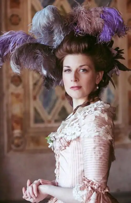 18世纪初期宫廷贵妇