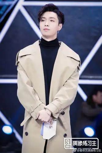偶像练习生张艺兴明星同款拼色长款卡其色风衣2020风衣