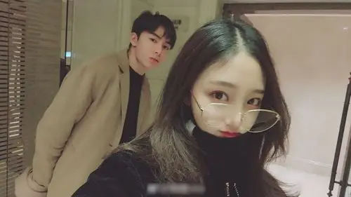 慎婕公开男友晒合照 干脆利落地否认与王思聪的绯闻