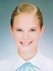 只因照片不好看;有人不厌其烦找工作人员拍照,为的是让证件照