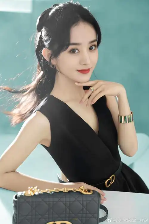 赵丽颖黑色长裙造型##赵丽颖黑色深v连衣裙##赵丽颖黑色连衣裙#陪