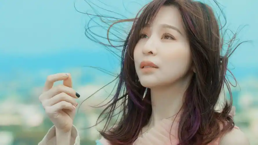 在青春迷失的咖啡馆 - 王心凌_哔哩哔哩_bilibili