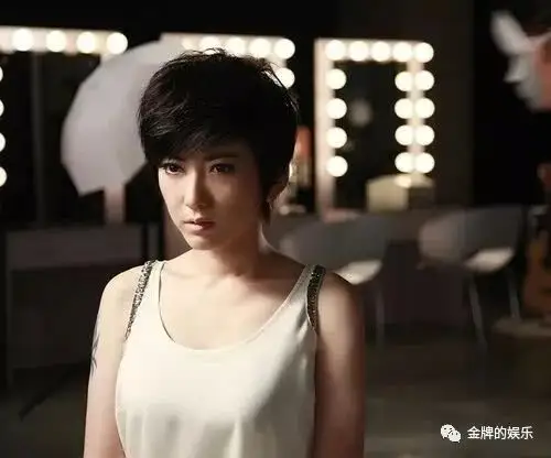 曾经的快女季军刘忻,现如今混的都不如只会卖惨的杨超越